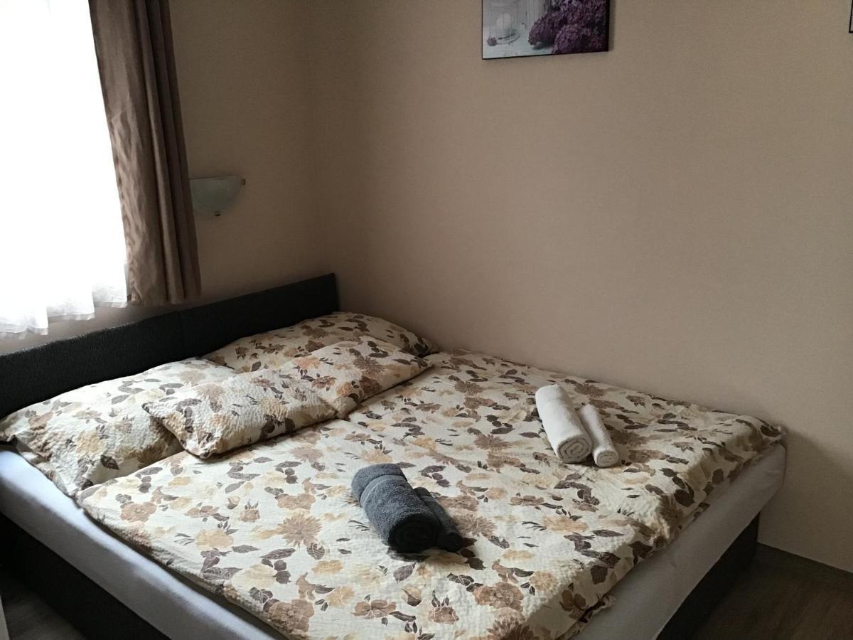 Dravecz Apartman Балатонлеле Екстериор снимка
