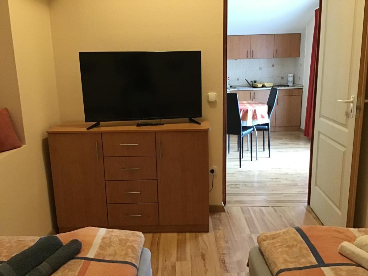 Dravecz Apartman Балатонлеле Екстериор снимка