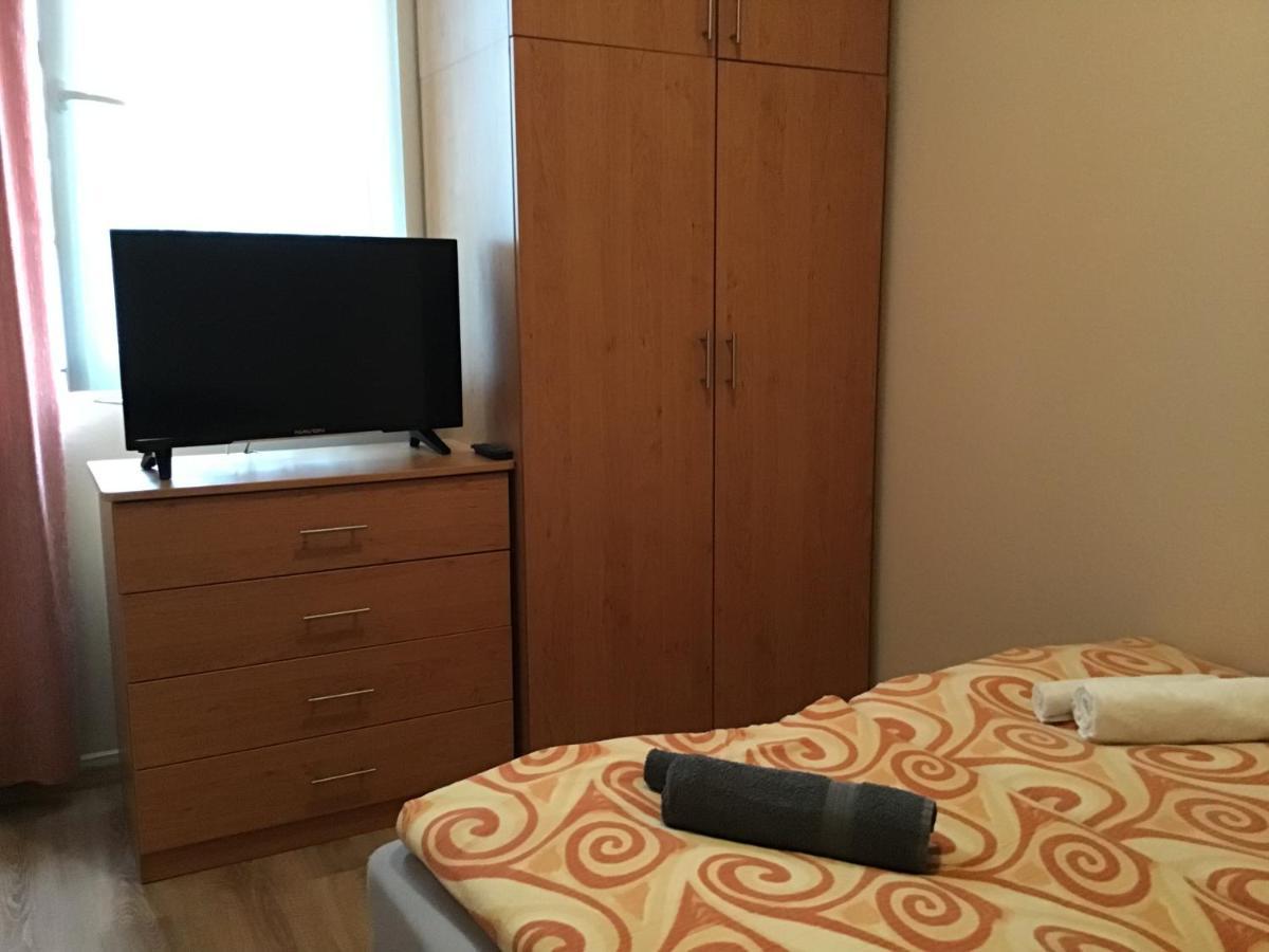Dravecz Apartman Балатонлеле Екстериор снимка