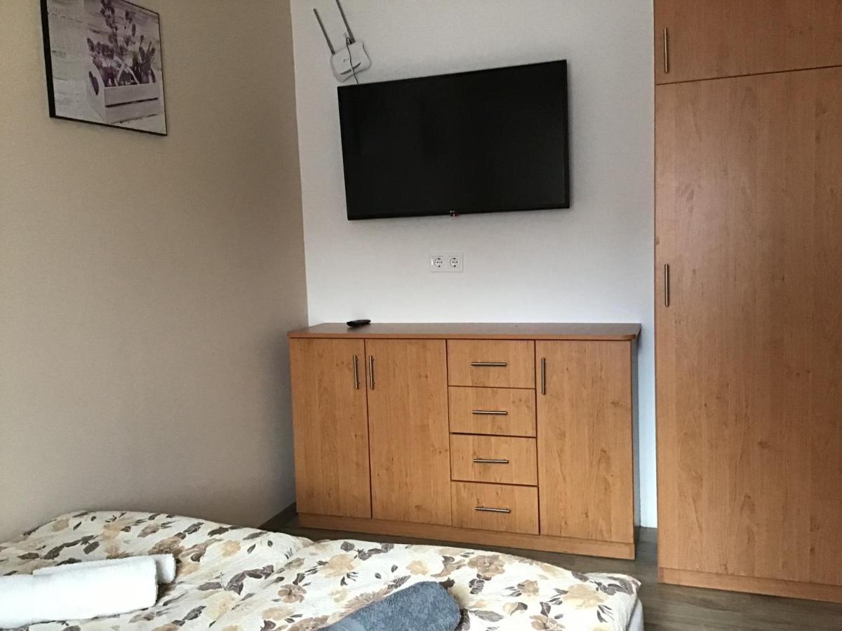 Dravecz Apartman Балатонлеле Екстериор снимка