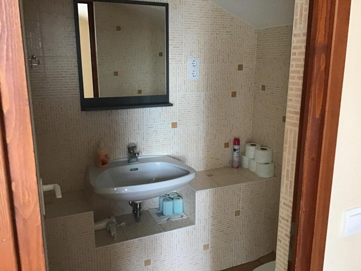 Dravecz Apartman Балатонлеле Екстериор снимка