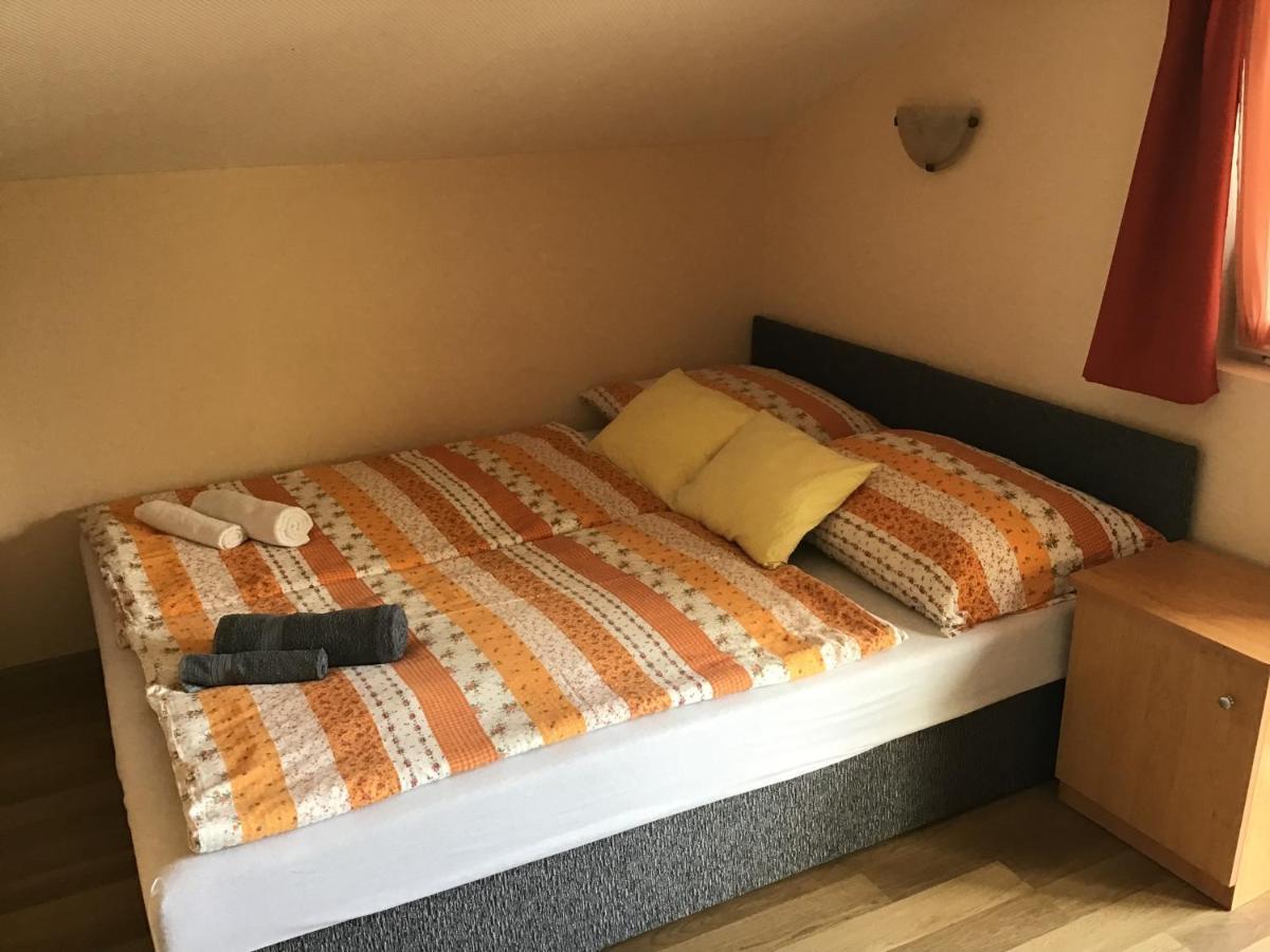 Dravecz Apartman Балатонлеле Екстериор снимка