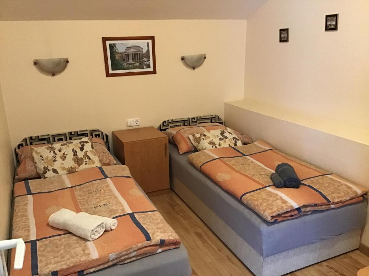 Dravecz Apartman Балатонлеле Екстериор снимка