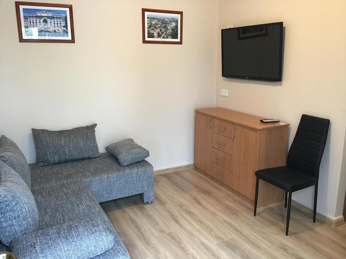 Dravecz Apartman Балатонлеле Екстериор снимка