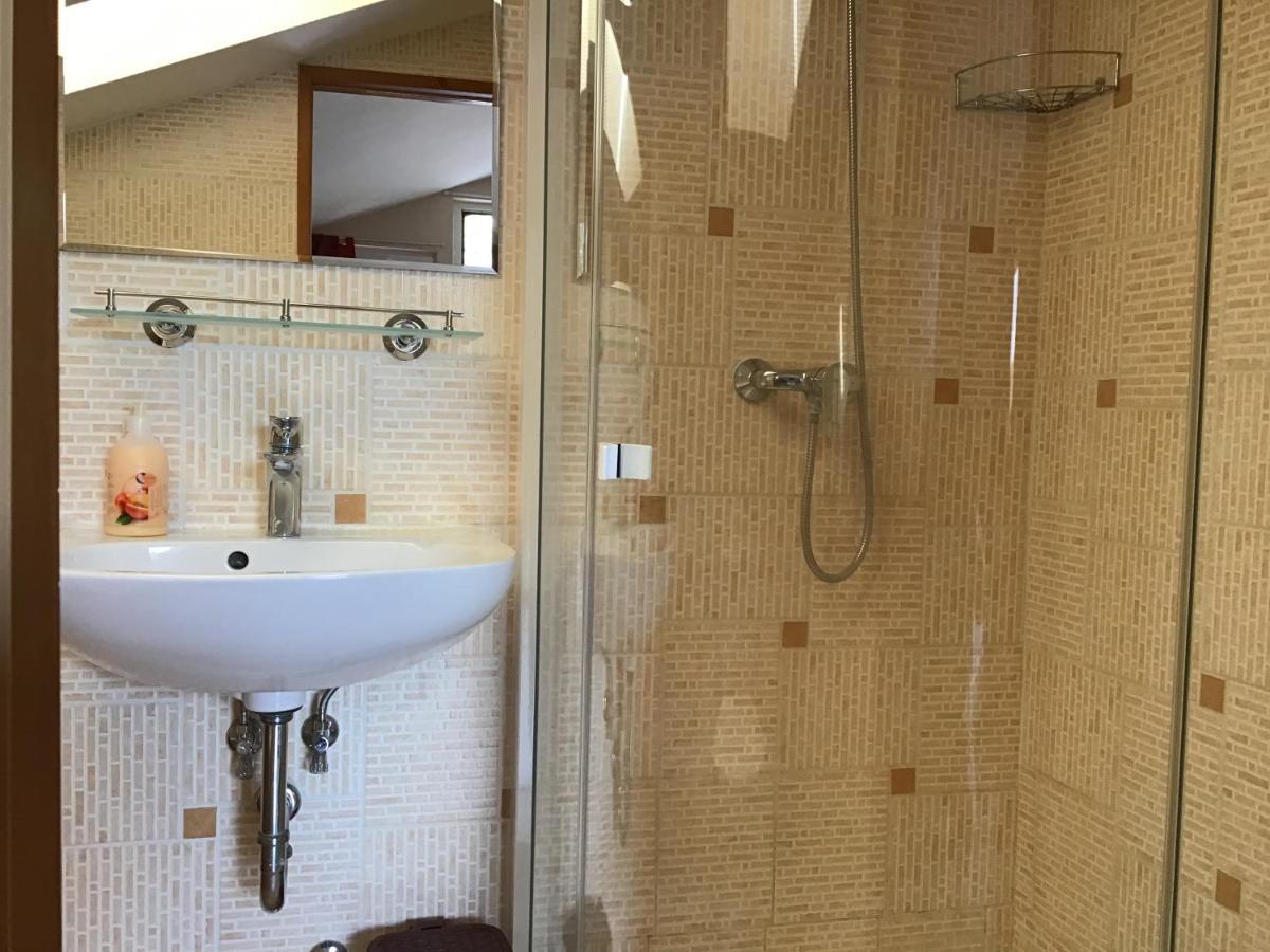 Dravecz Apartman Балатонлеле Екстериор снимка