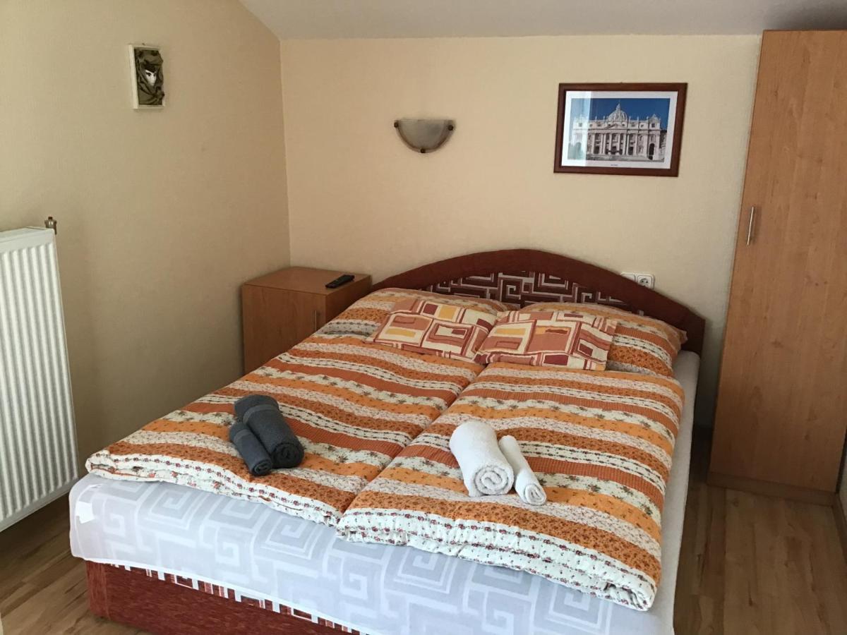 Dravecz Apartman Балатонлеле Екстериор снимка